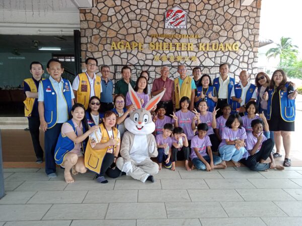 Joint Visit by Lions Club of Singapore & Simpang Rengam, Johor